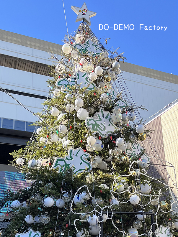 南町田グランベリーパークのスヌーピーのクリスマスツリーの写真