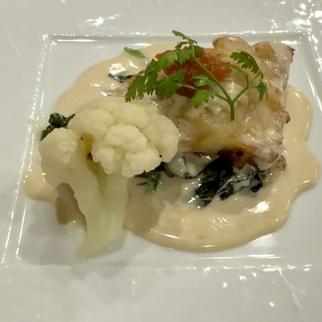 伊豆高原クオーレの夕食の写真。フレンチのコース料理の魚料理